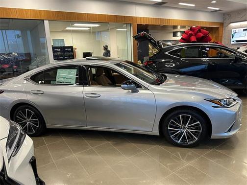 2025 Lexus ES 300h Base