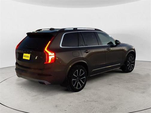 2016 Volvo XC90 T6 Momentum