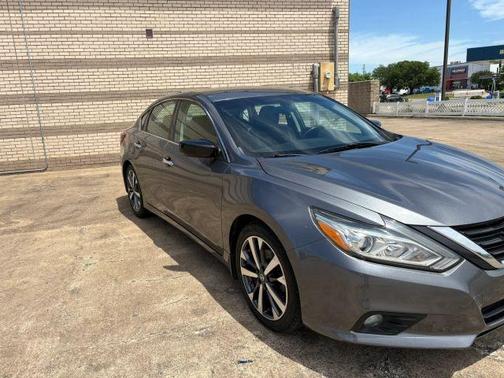 Gun Metallic 2017 Nissan Altima 2.5 SR