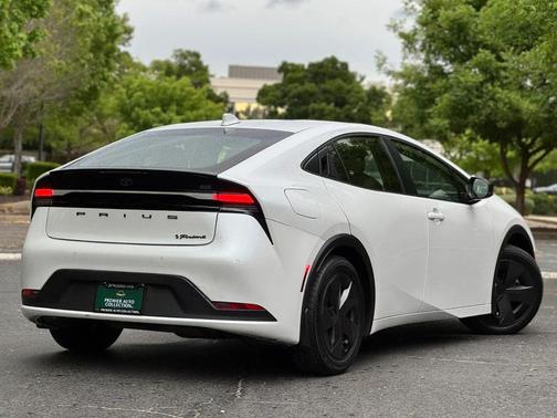 2024 Toyota Prius Prime SE