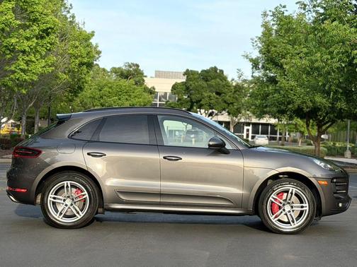2016 Porsche Macan Macan Turbo