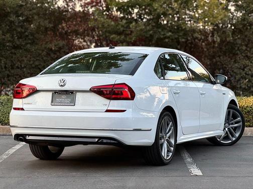2018 Volkswagen Passat 2.0T R-Line