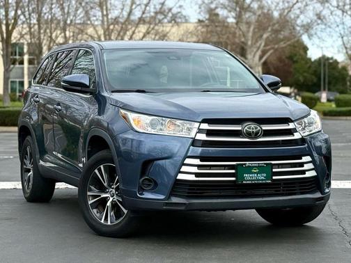 2019 Toyota Highlander LE
