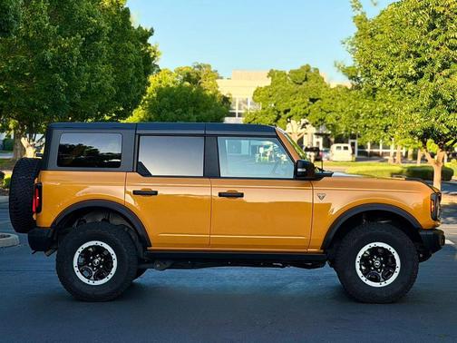 Cyber Orange Metallic Tricoat 2022 Ford Bronco Badlands