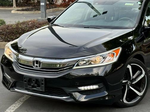 2017 Honda Accord EX-L w/Navigation & Honda Sensing