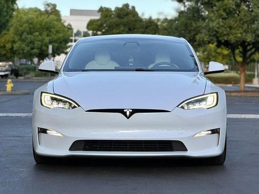 Pearl White Multi-Coat 2022 Tesla Model S Long Range