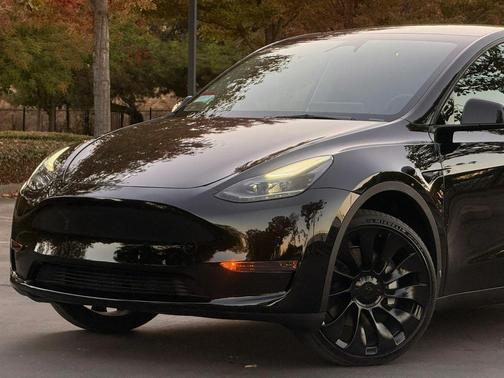 Solid Black 2025 Tesla Model Y Long Range Dual Motor Rear-Wheel Drive