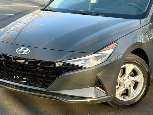 2023 Hyundai ELANTRA SE