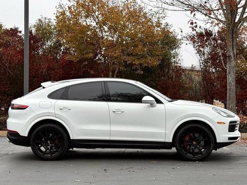 2022 Porsche Cayenne Cayenne