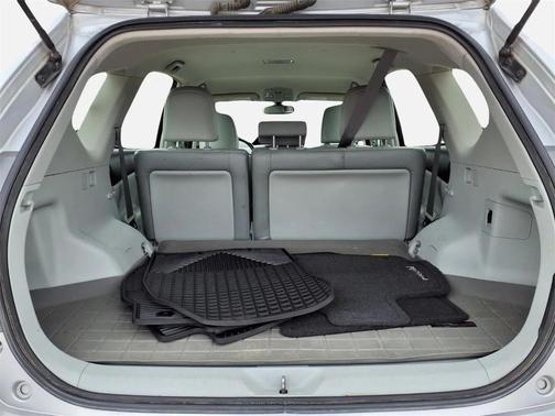 2014 Toyota Prius v Five