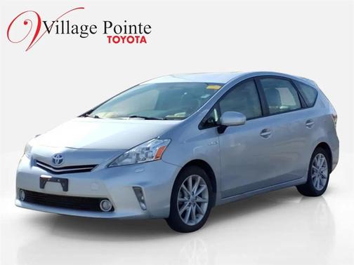 2014 Toyota Prius v Five