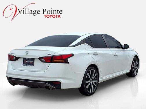 Glacier White 2019 Nissan Altima 2.5 SR