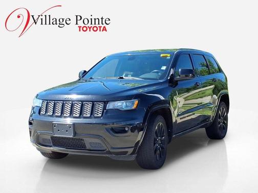 Diamond Black Crystal Pearlcoat 2017 Jeep Grand Cherokee Altitude