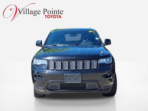 Diamond Black Crystal Pearlcoat 2017 Jeep Grand Cherokee Altitude