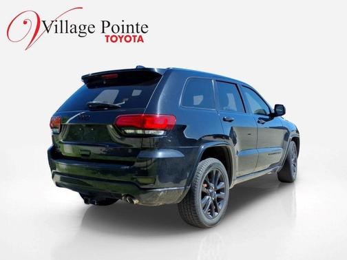 Diamond Black Crystal Pearlcoat 2017 Jeep Grand Cherokee Altitude