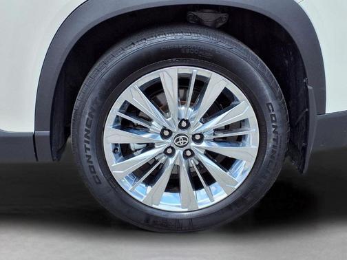 Coastal Cream 2024 Toyota Grand Highlander Platinum