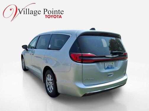Silver Mist Clearcoat 2024 Chrysler Pacifica Touring L