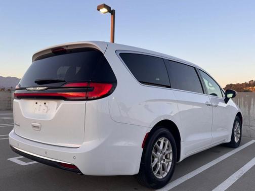 Silver Mist Clearcoat 2024 Chrysler Pacifica Touring L
