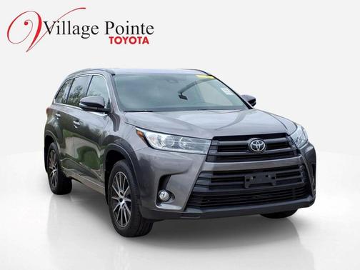 Predawn Gray Mica 2018 Toyota Highlander SE