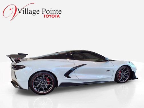 White Pearl Metallic Tricoat 2023 Chevrolet Corvette Stingray w/3LT