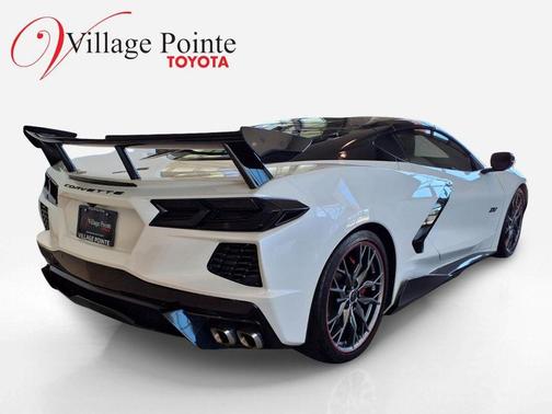 White Pearl Metallic Tricoat 2023 Chevrolet Corvette Stingray w/3LT