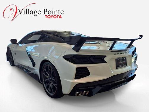 White Pearl Metallic Tricoat 2023 Chevrolet Corvette Stingray w/3LT