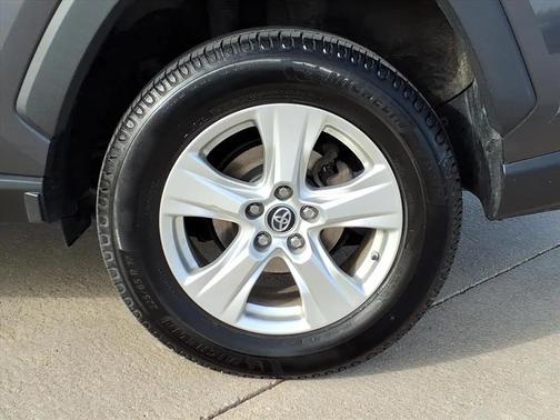 2020 Toyota RAV4 Hybrid LE