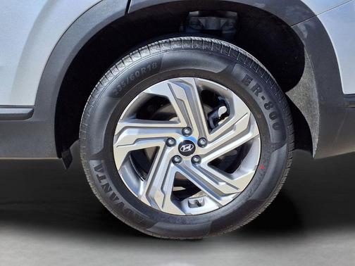 Shimmering Silver Pearl 2023 Hyundai SANTA FE SEL 2.4