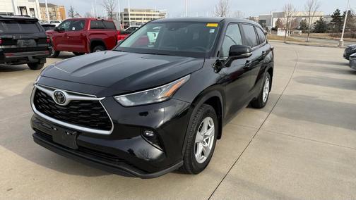 2024 Toyota Highlander LE