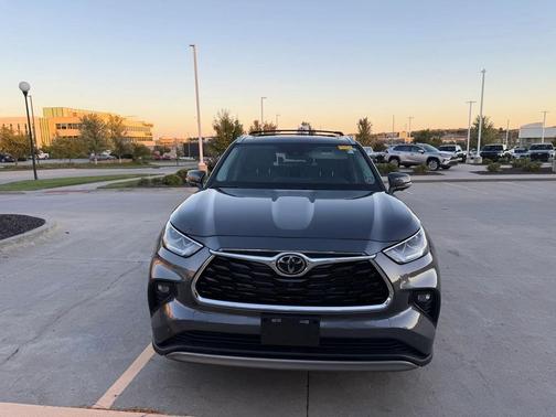 2025 Toyota Highlander Hybrid Platinum