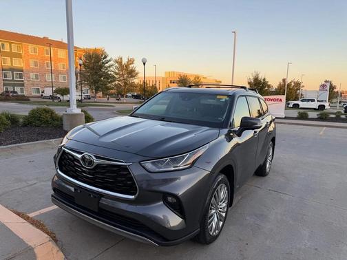 2025 Toyota Highlander Hybrid Platinum