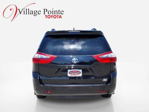Midnight Black Metallic 2020 Toyota Sienna XLE Premium