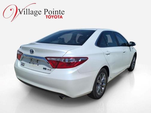 Blizzard Pearl 2016 Toyota Camry Hybrid XLE