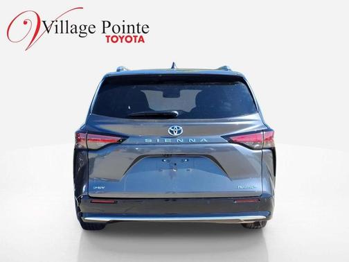 Magnetic Gray Metallic 2025 Toyota Sienna Platinum