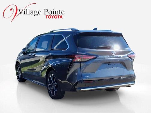 Magnetic Gray Metallic 2025 Toyota Sienna Platinum