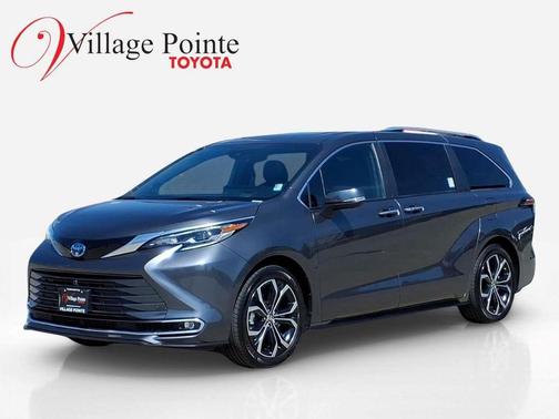 Magnetic Gray Metallic 2025 Toyota Sienna Platinum