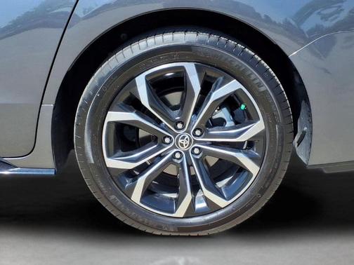 Magnetic Gray Metallic 2025 Toyota Sienna Platinum