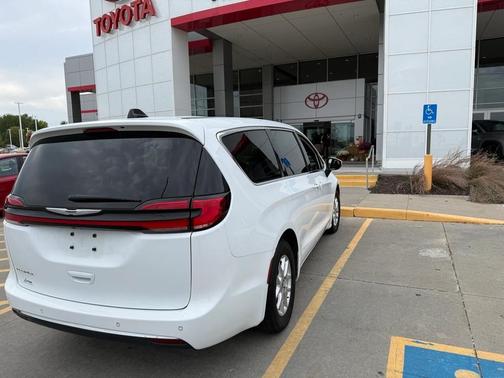2023 Chrysler Pacifica Touring