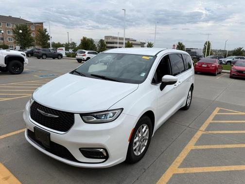 2023 Chrysler Pacifica Touring