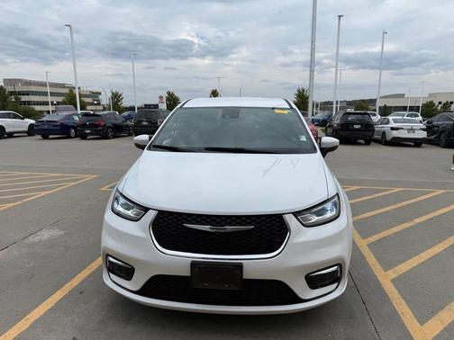 2023 Chrysler Pacifica Touring
