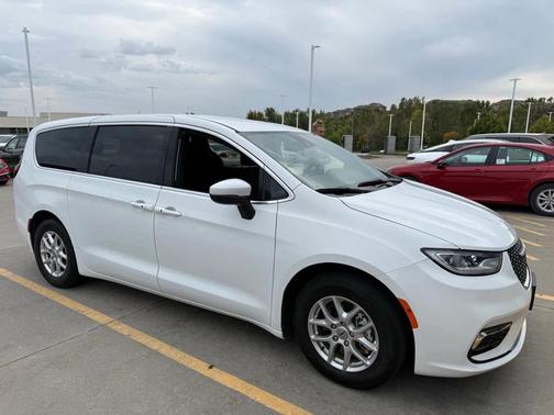 2023 Chrysler Pacifica Touring