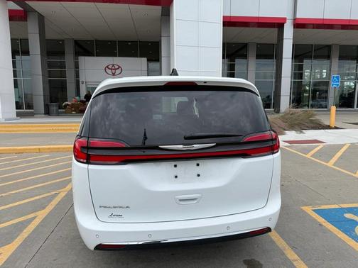 2023 Chrysler Pacifica Touring