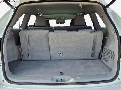 Blizzard Pearl 2019 Toyota Highlander LE Plus
