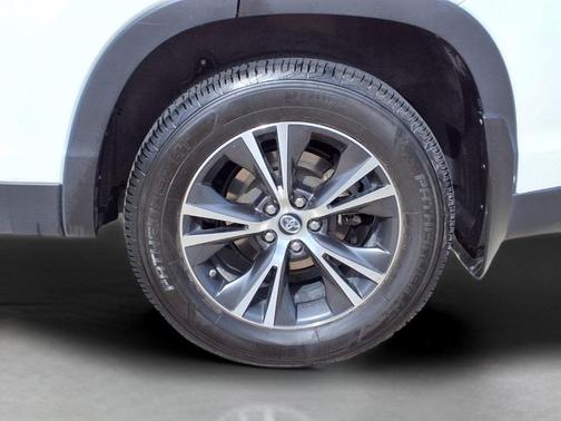 Blizzard Pearl 2019 Toyota Highlander LE Plus