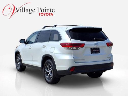 Blizzard Pearl 2019 Toyota Highlander LE Plus