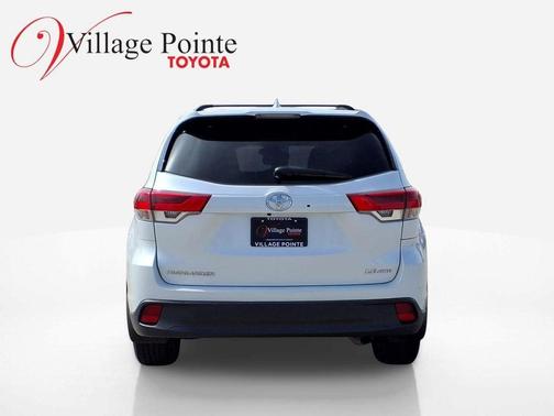 Blizzard Pearl 2019 Toyota Highlander LE Plus