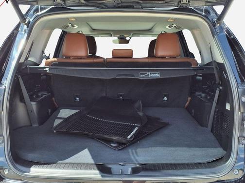 Midnight Black Metallic 2019 Toyota Highlander Limited Platinum