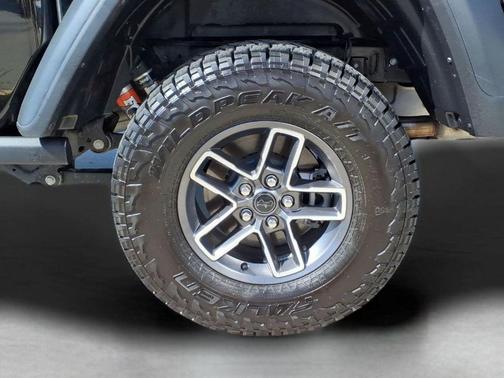Black Clearcoat 2025 Jeep Gladiator Mojave 4x4