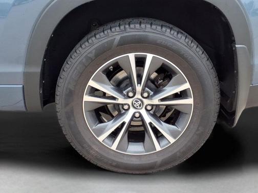 Shoreline Mist 2018 Toyota Highlander LE Plus