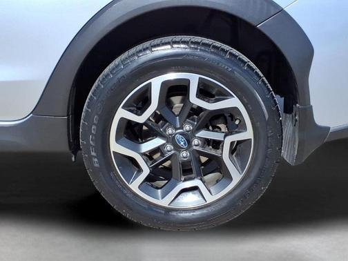 Ice Silver Metallic 2016 Subaru Crosstrek 2.0i Limited